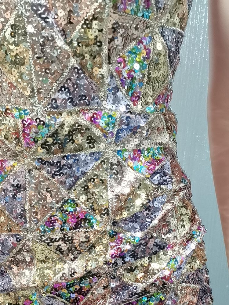 Sequin mini dress with V-neckline - View 12 | Lwiis
