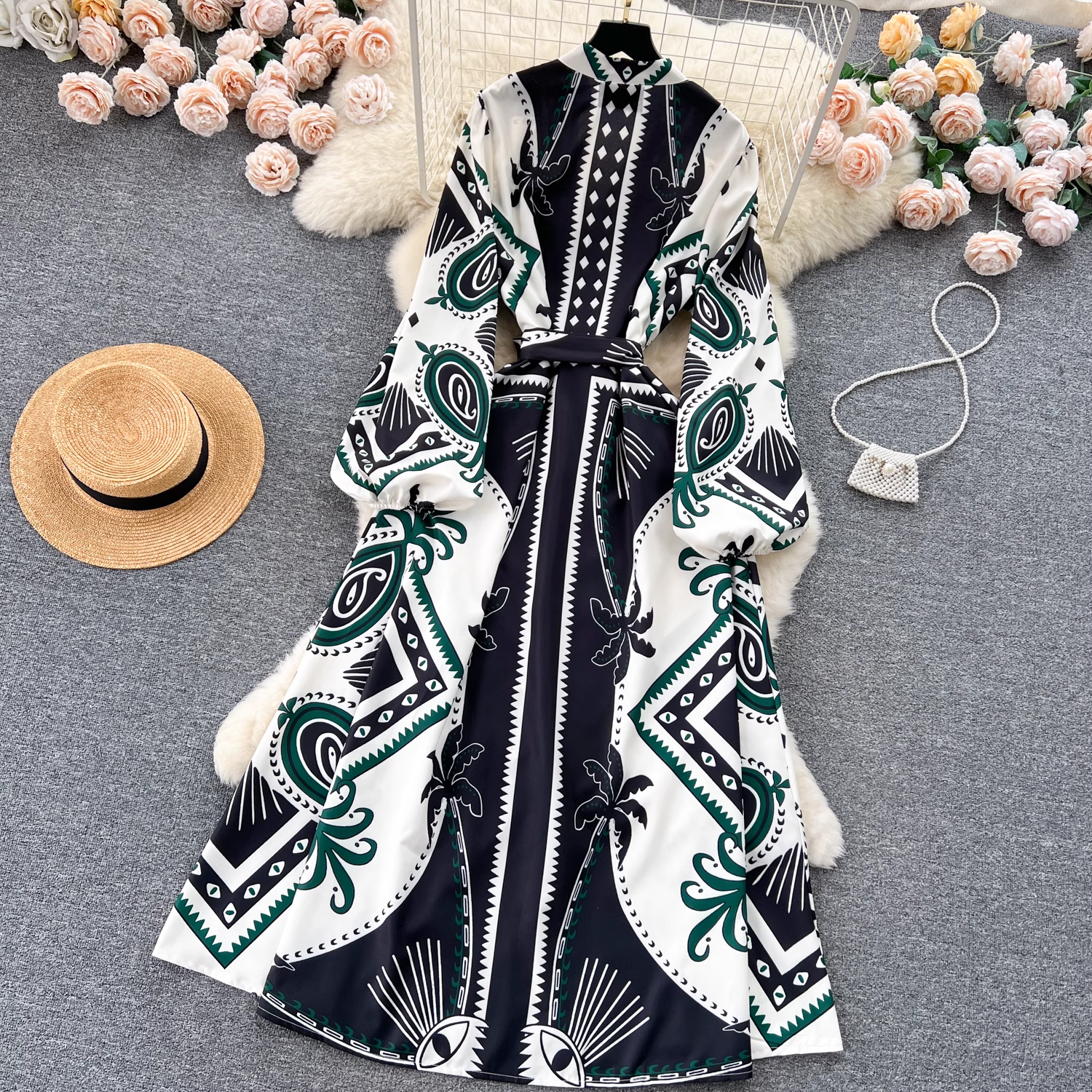 Elegant printed maxi dress with a belted waist - View 7 | Lwiis