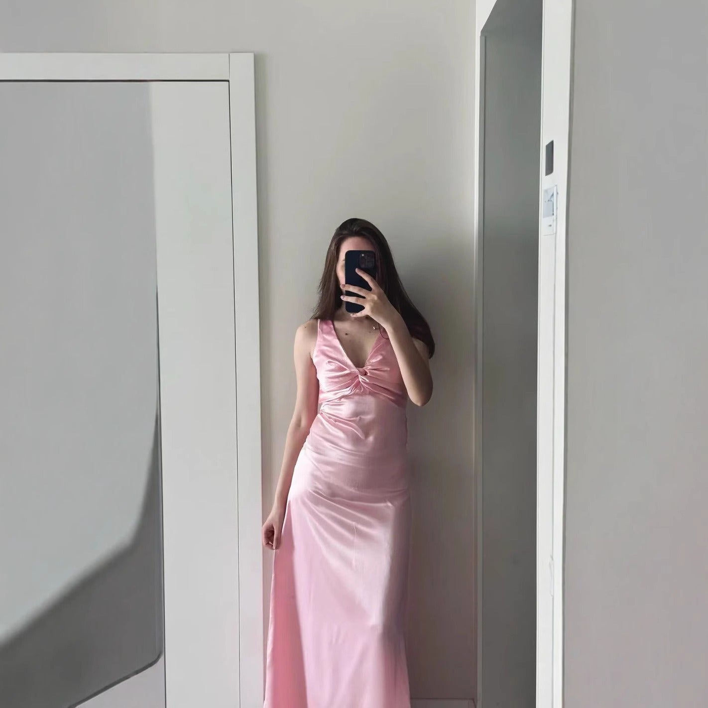 Elegant A-line satin dress with twisted halter neckline and ruched bodice - View 6 | Lwiis