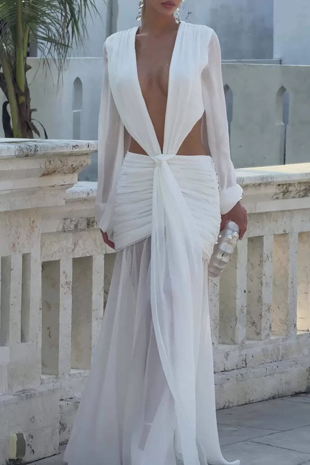 Elegant maxi dress with deep V-neck, cutout waist, and lantern sleeves - View 7 | Lwiis