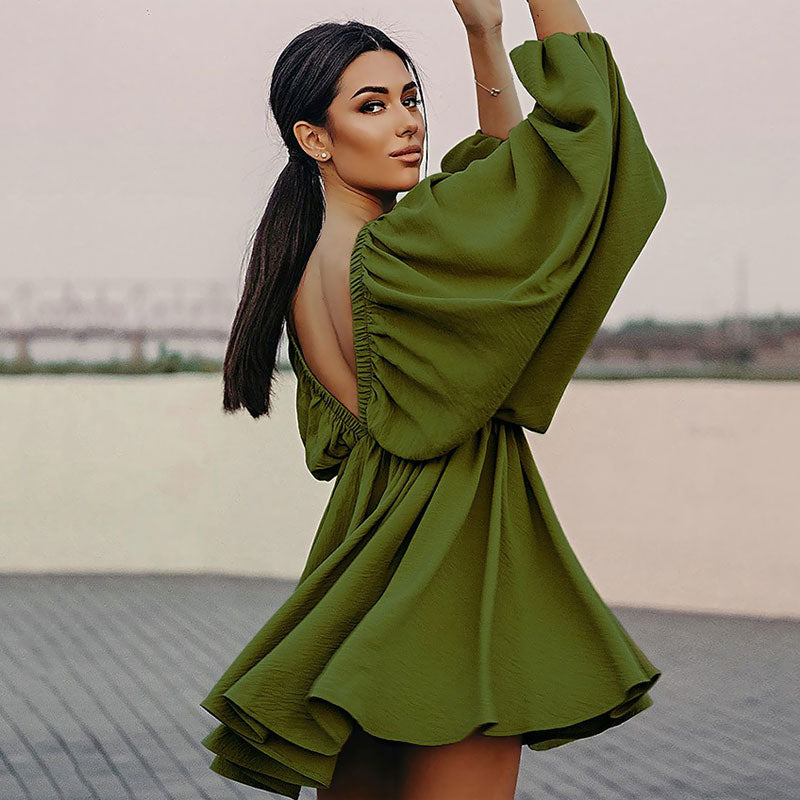 Woman wearing a green dress with voluminous sleeves
