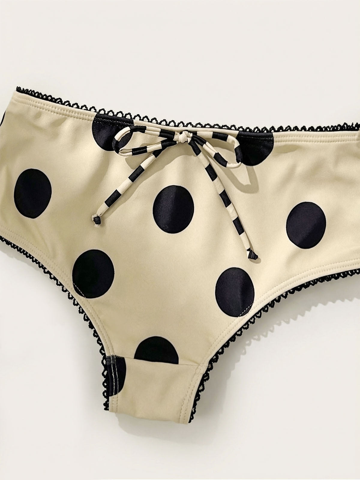 Polka dot bikini set with halter top and adjustable ties - View 10 | Lwiis