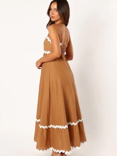 Spaghetti strap maxi dress with square neckline and scalloped trim - View 6 | Lwiis